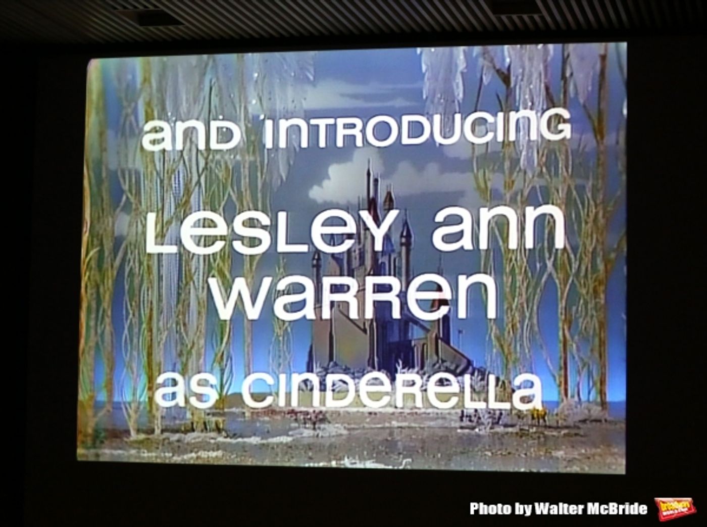 Photo Coverage: Lesley Ann Warren Performs from CINDERELLA at Barnes & Noble Image