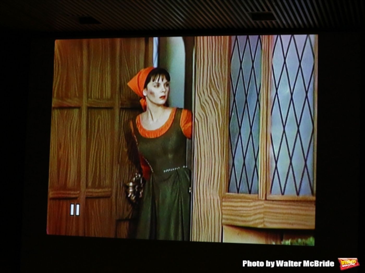 Photo Coverage: Lesley Ann Warren Performs from CINDERELLA at Barnes & Noble Image