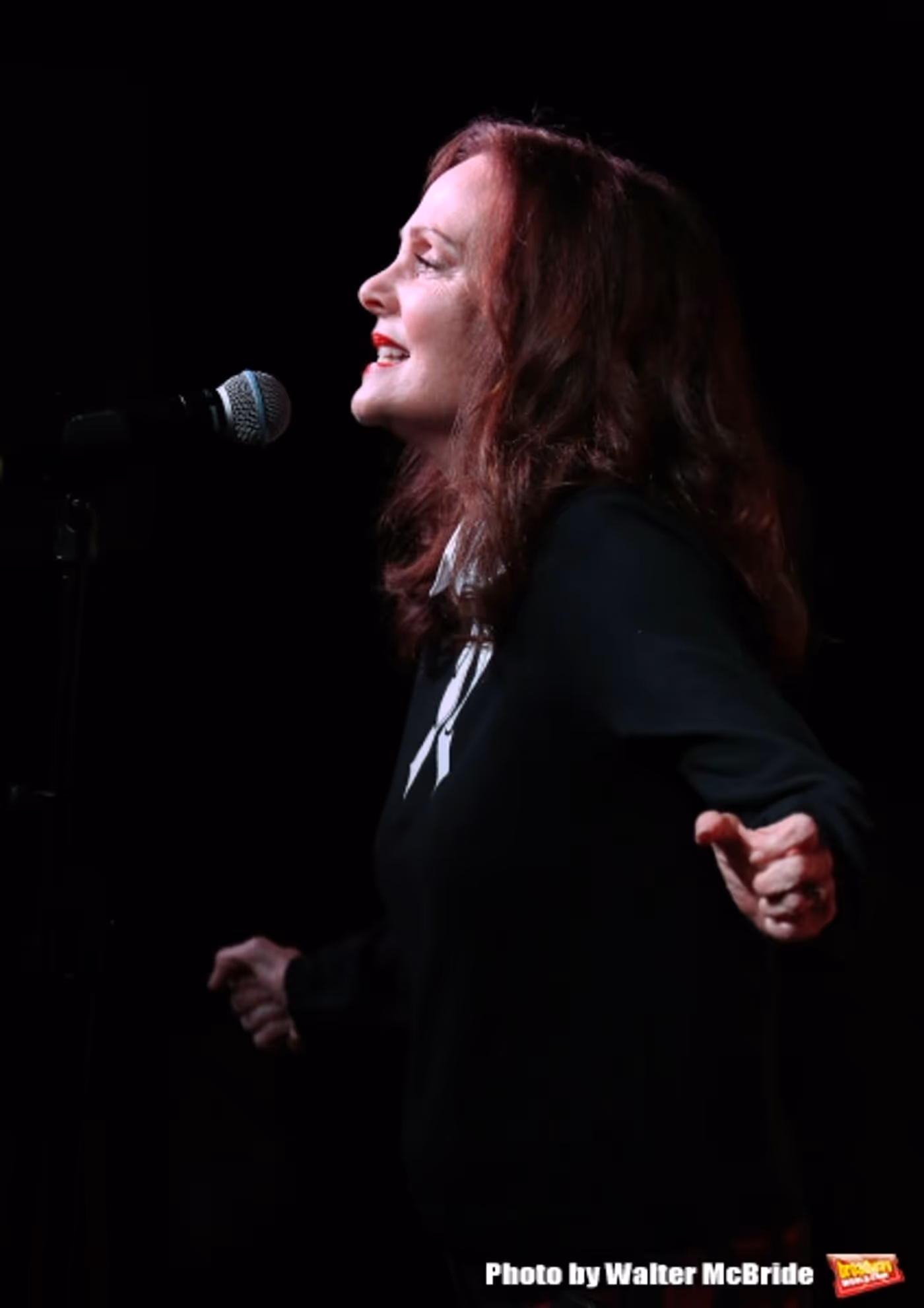 Photo Coverage: Lesley Ann Warren Performs from CINDERELLA at Barnes & Noble Image