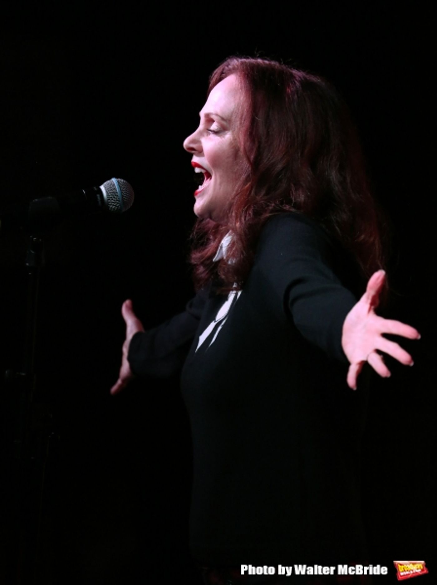 Photo Coverage: Lesley Ann Warren Performs from CINDERELLA at Barnes & Noble Image