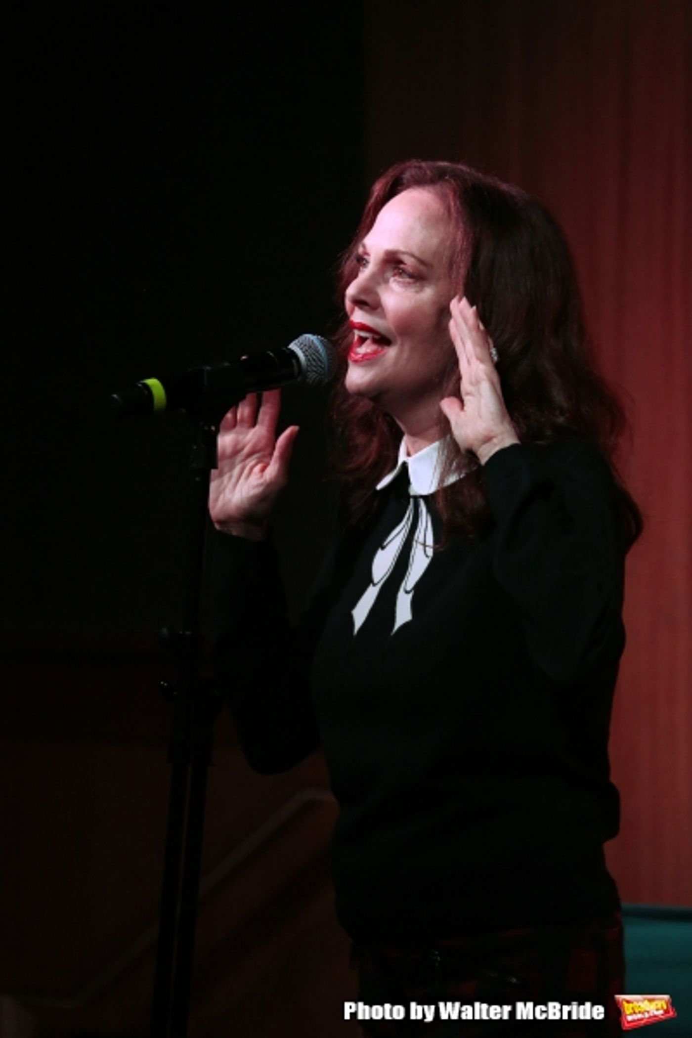 Photo Coverage: Lesley Ann Warren Performs from CINDERELLA at Barnes & Noble Image