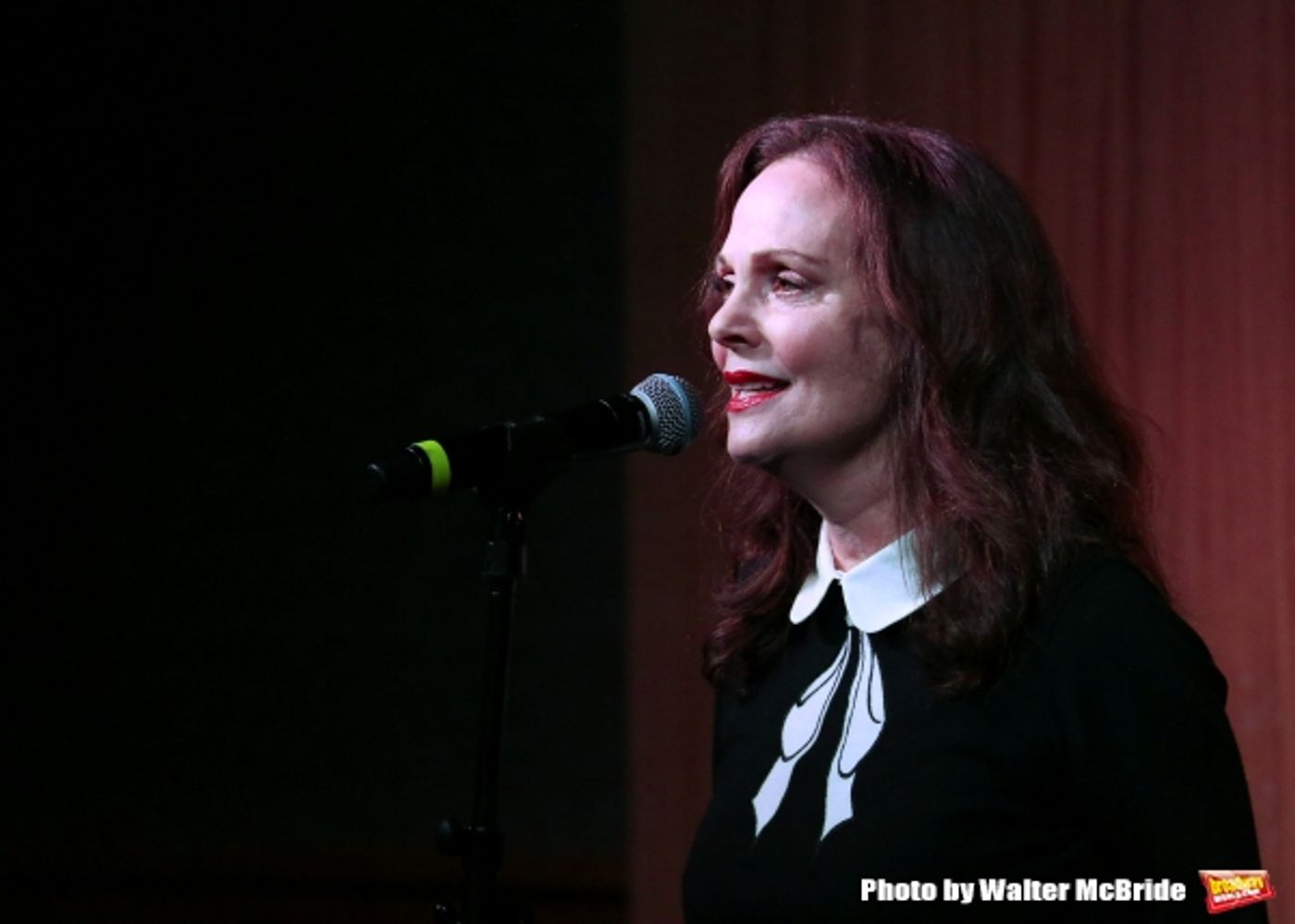 Photo Coverage: Lesley Ann Warren Performs from CINDERELLA at Barnes & Noble Image