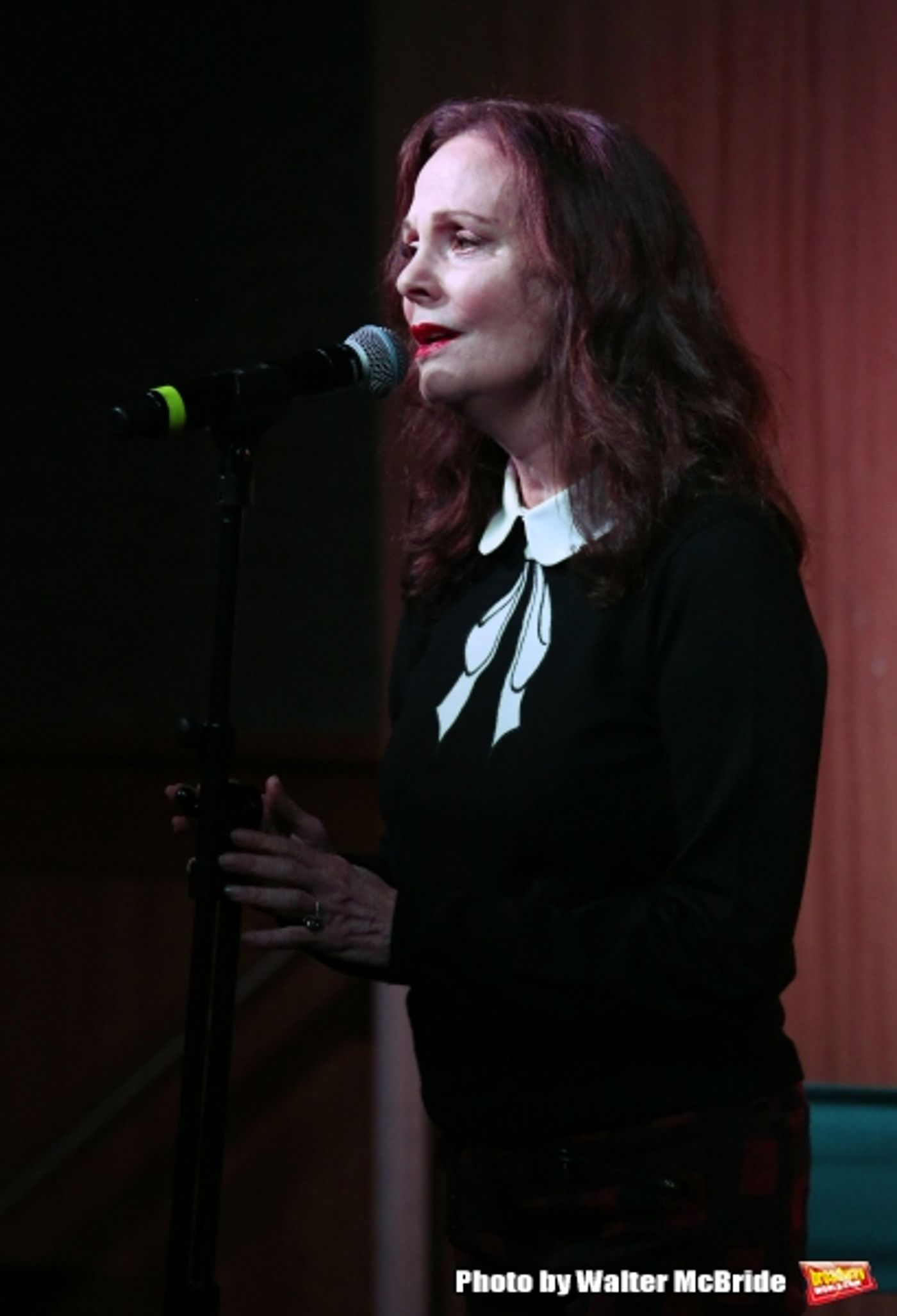 Photo Coverage: Lesley Ann Warren Performs from CINDERELLA at Barnes & Noble Image