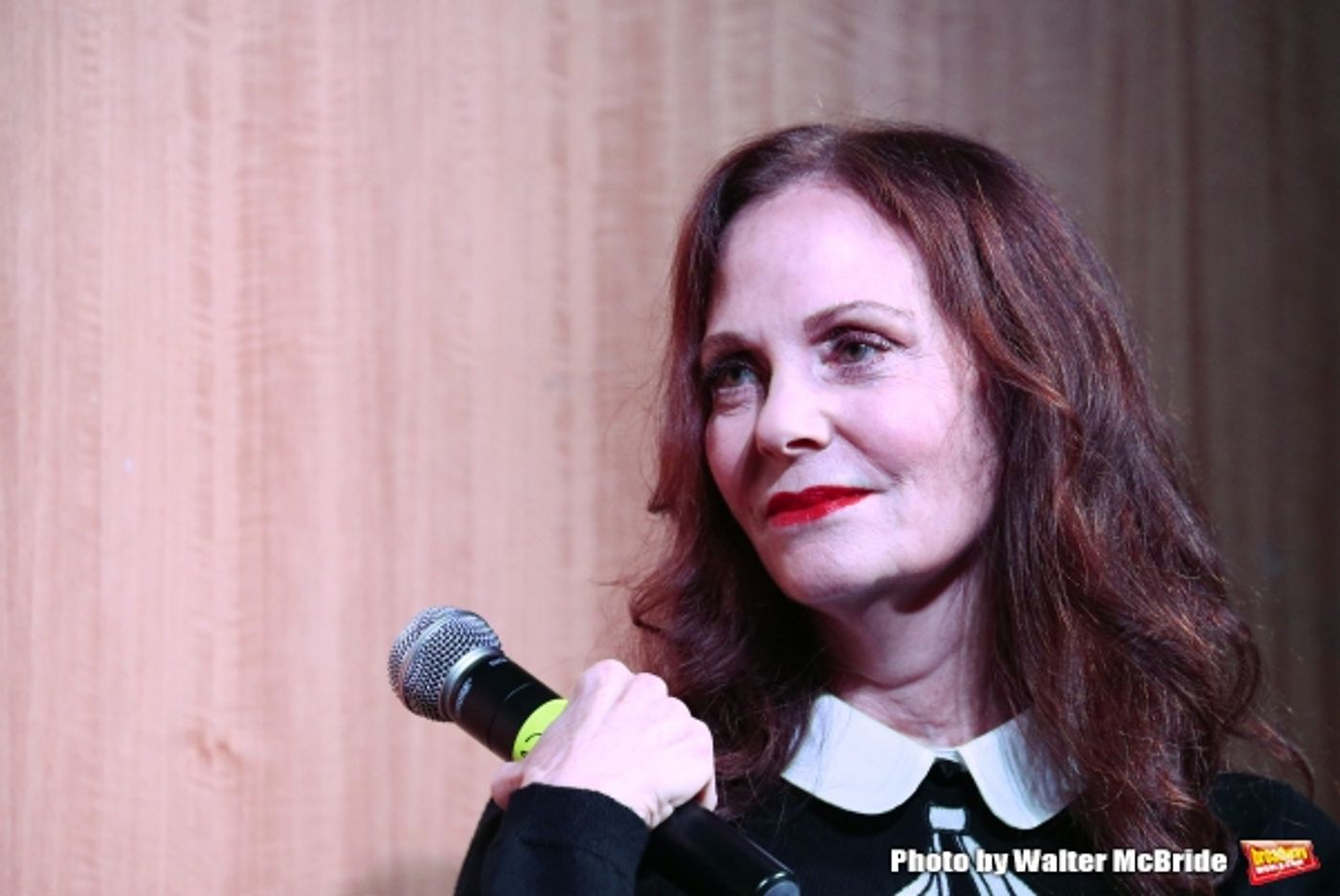 Photo Coverage: Lesley Ann Warren Performs from CINDERELLA at Barnes & Noble Image