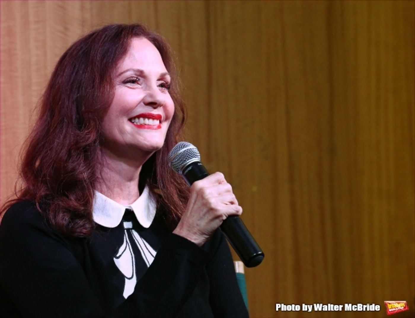 Photo Coverage: Lesley Ann Warren Performs from CINDERELLA at Barnes & Noble Image