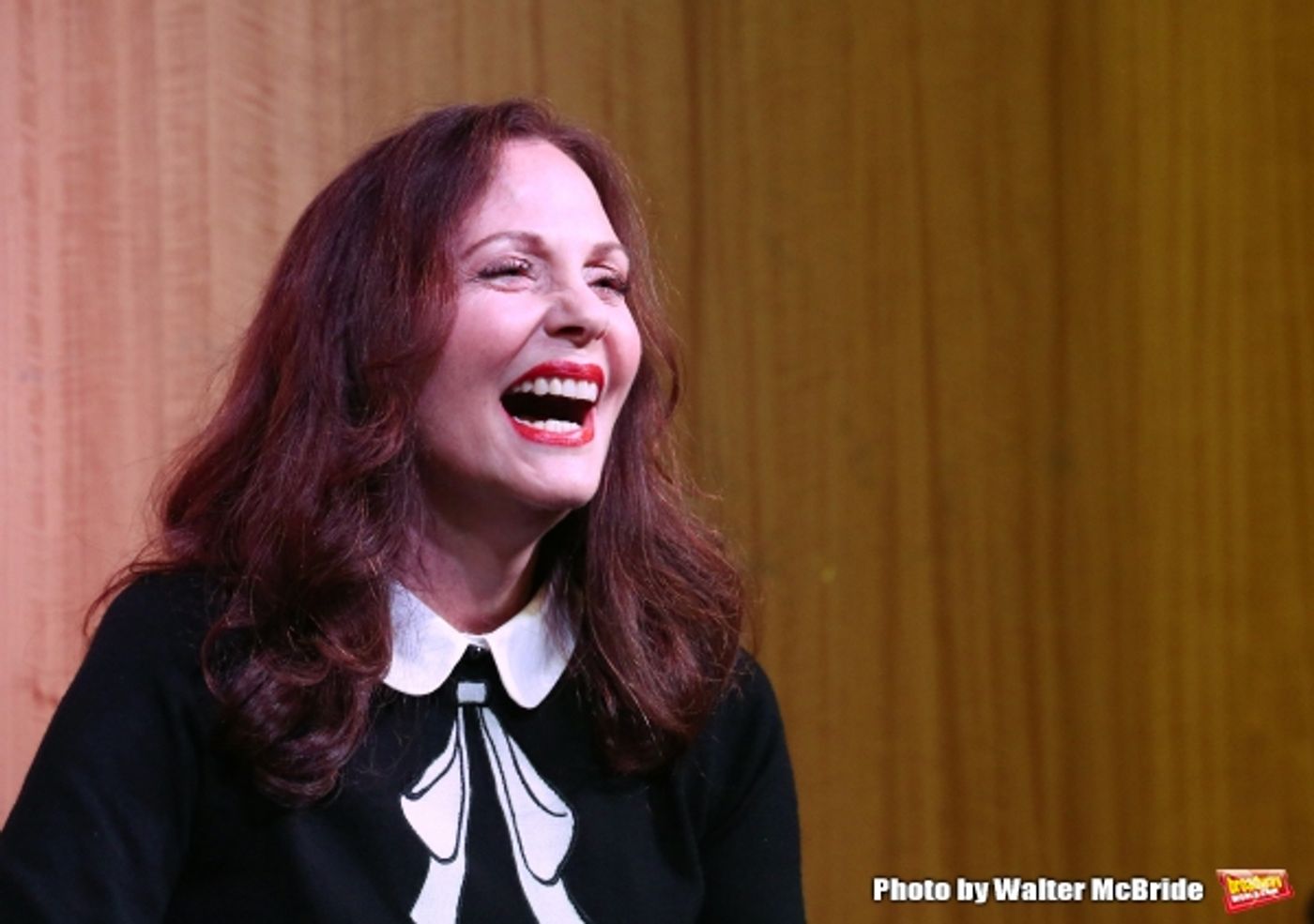 Photo Coverage: Lesley Ann Warren Performs from CINDERELLA at Barnes & Noble Image