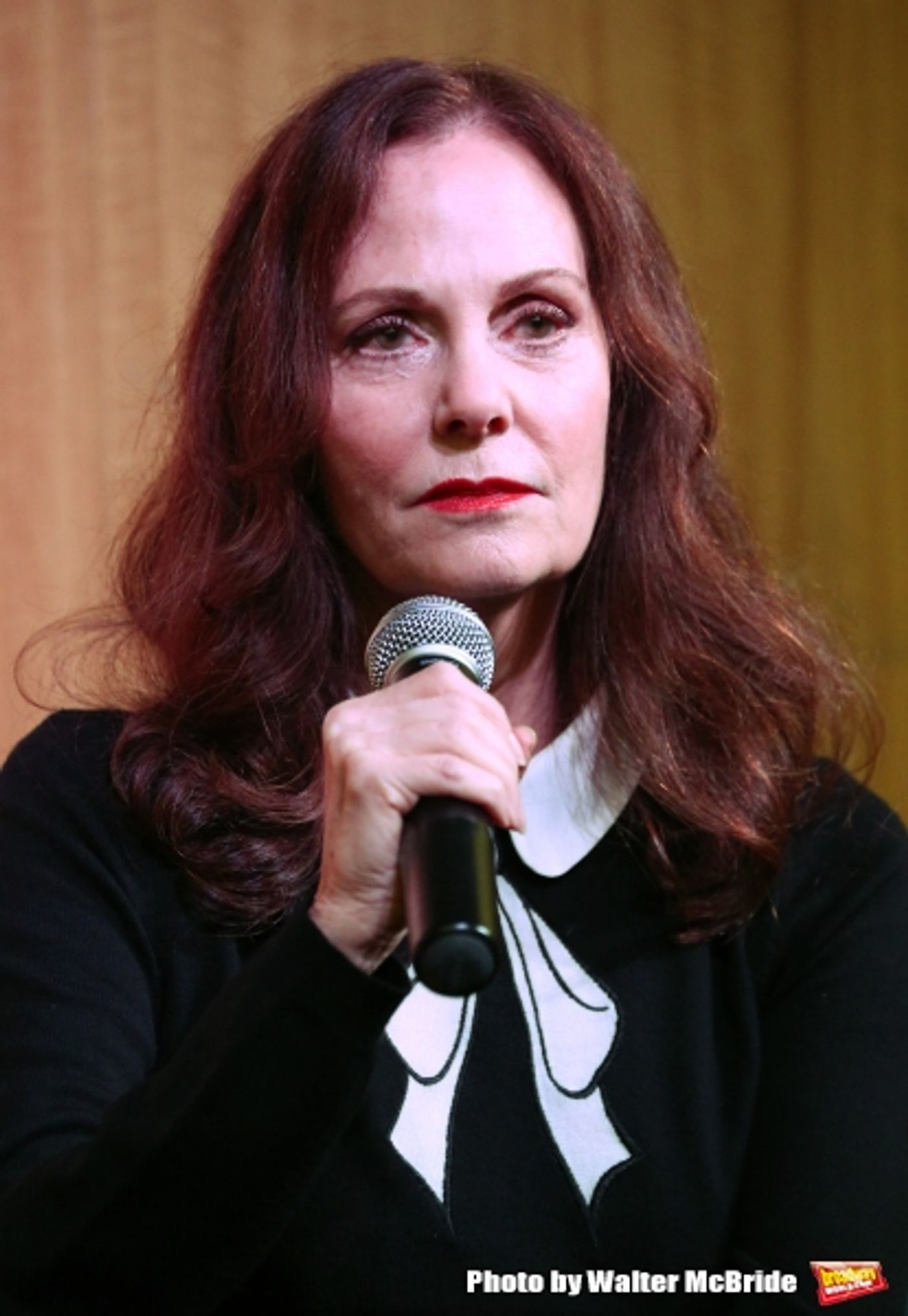 Photo Coverage: Lesley Ann Warren Performs from CINDERELLA at Barnes & Noble Image