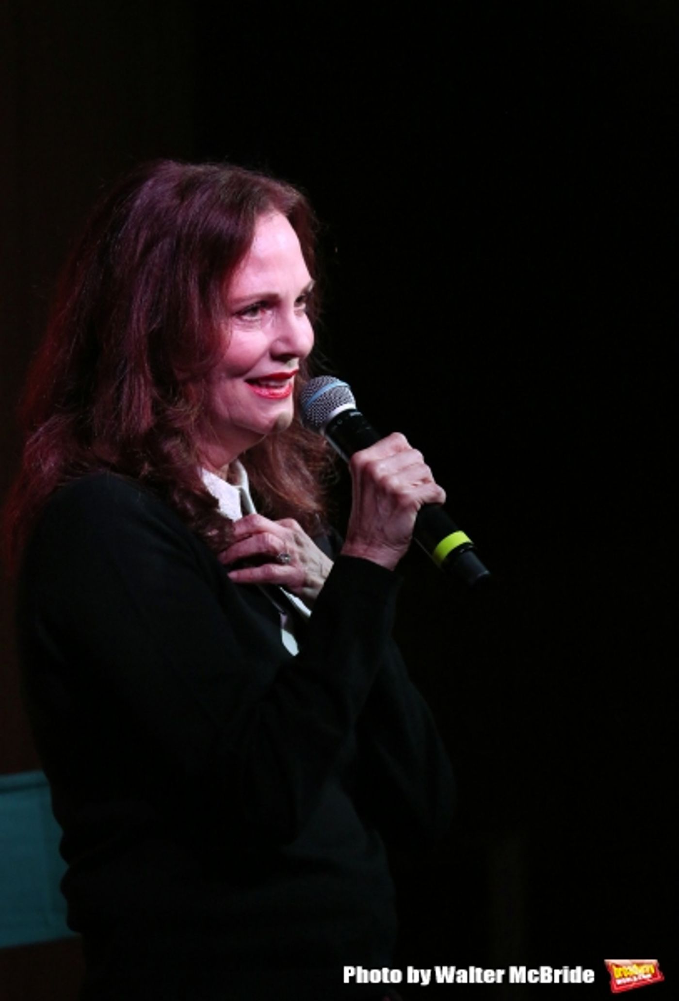 Photo Coverage: Lesley Ann Warren Performs from CINDERELLA at Barnes & Noble Image