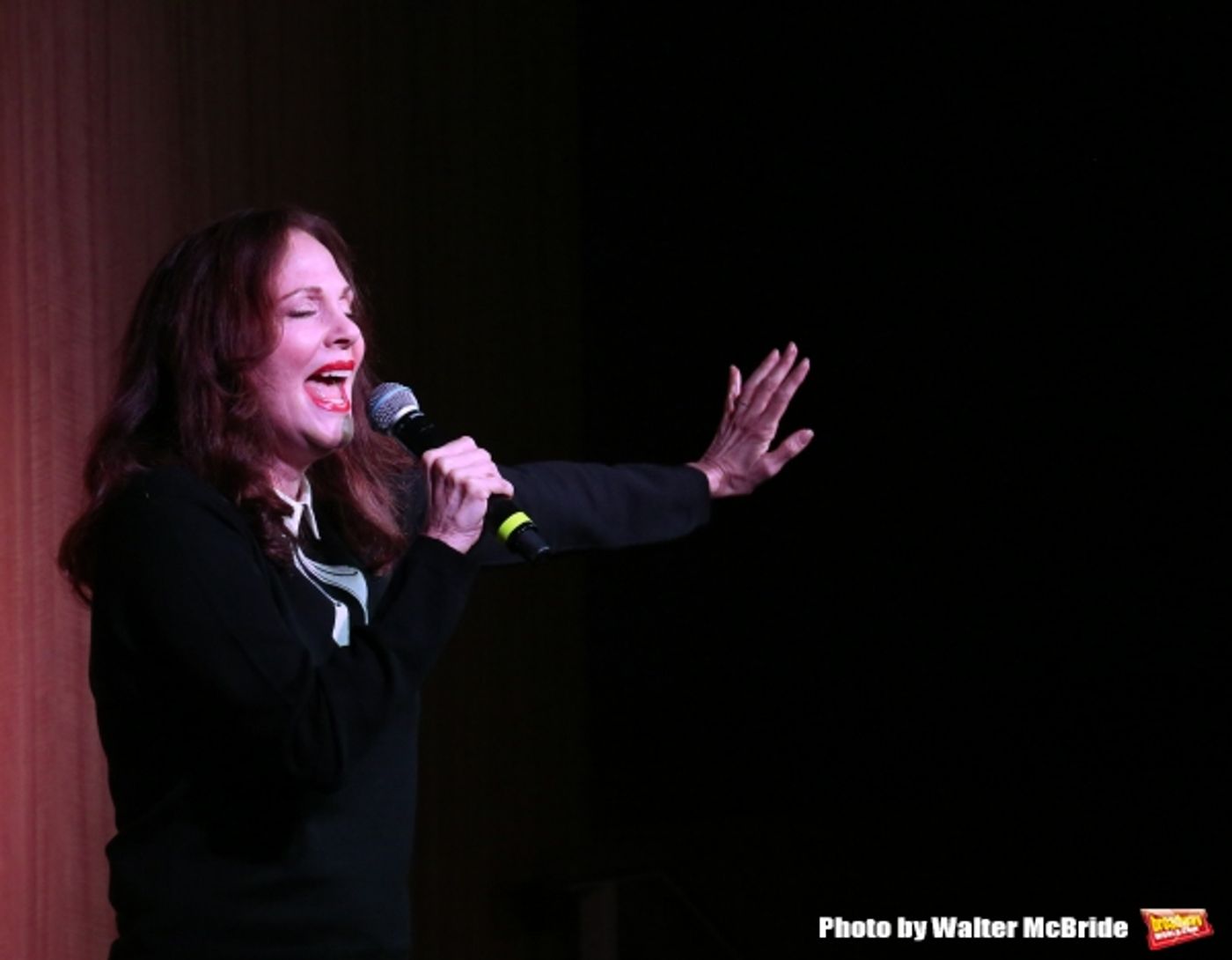 Photo Coverage: Lesley Ann Warren Performs from CINDERELLA at Barnes & Noble Image