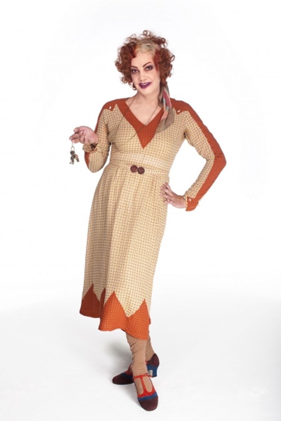 Photo Flash: First Look at Craig Revel Horwood as Miss Hannigan in ANNIE UK Tour  Image