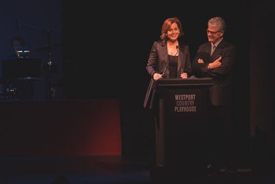 Gala hosts film and stage actress Sigourney Weaver, and her husband Jim Simpson, arti Photo