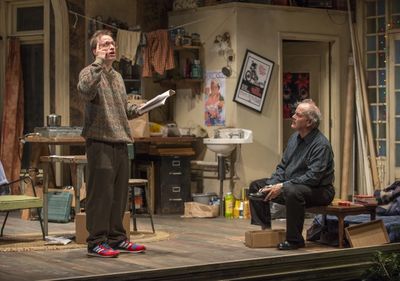 Doc (ensemble member Tim Hopper) passionately discusses a recent dream with Tommy (en Photo