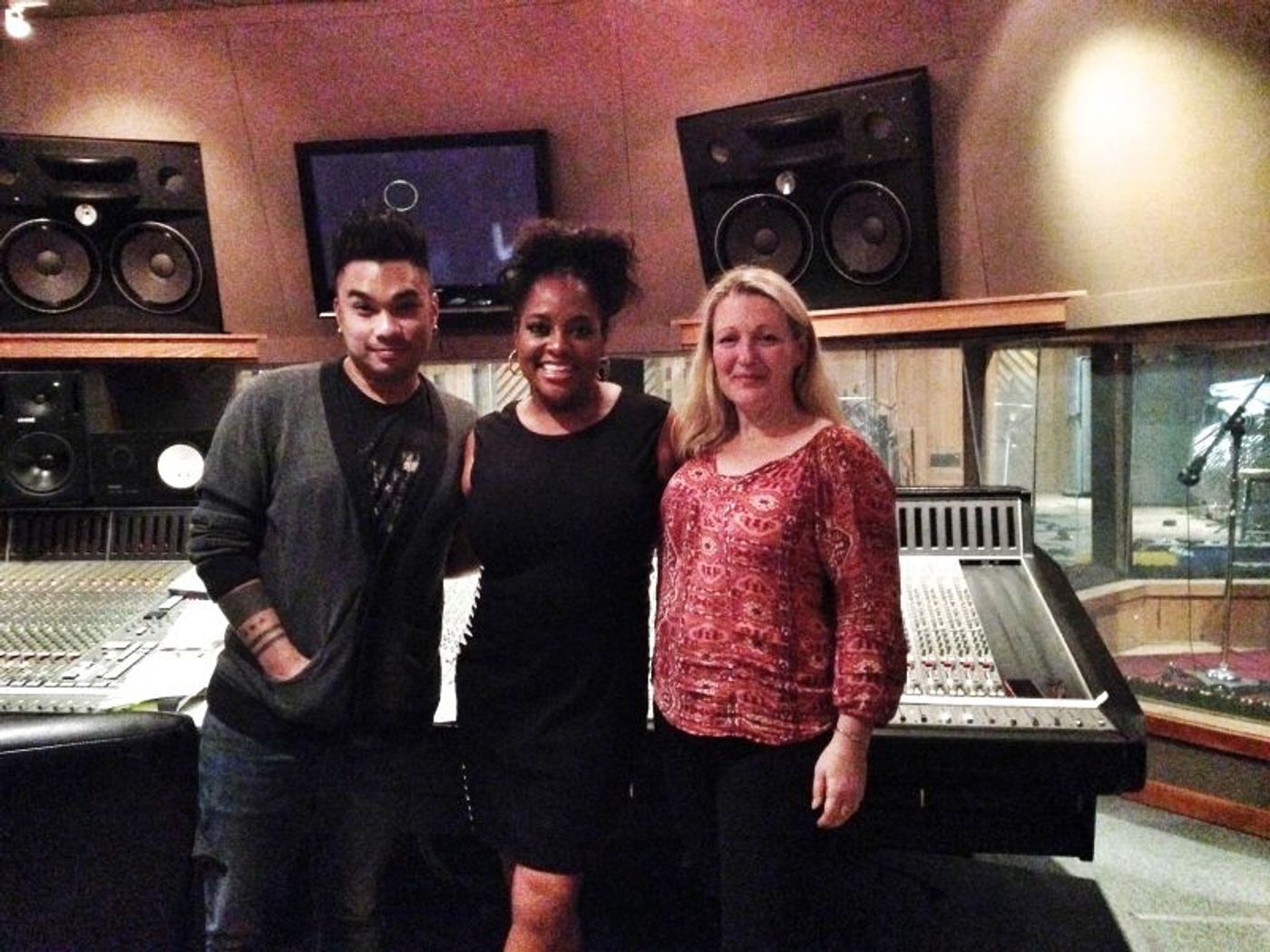 Exclusive Photo Coverage: CINDERELLA Cast Brings a Little Christmas to Carols For A Cure!  Image