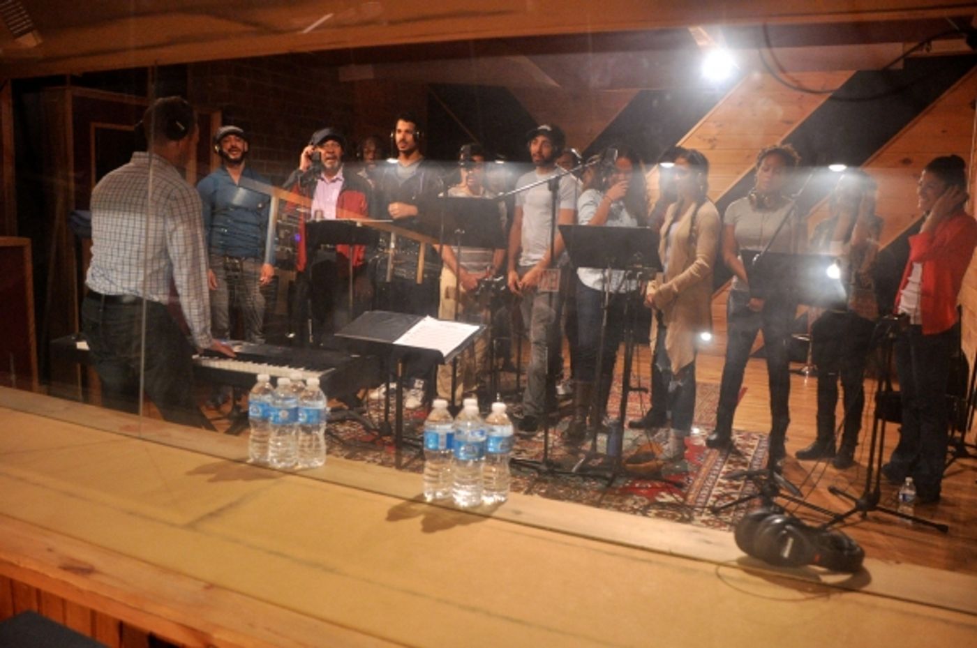 Exclusive Photo Coverage: ALADDIN Cast Brings Some Magic to Carols For A Cure! Image