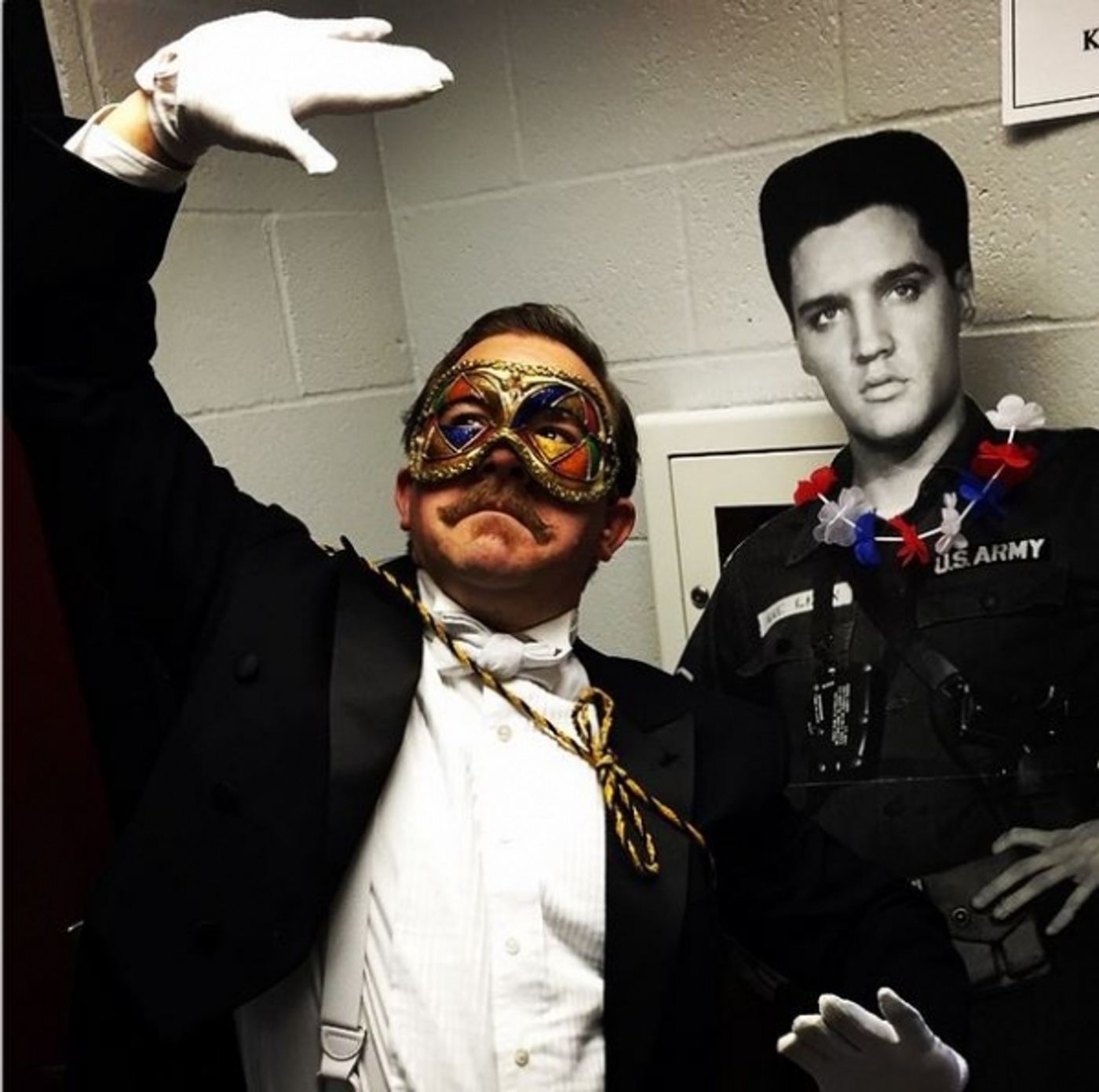 Photo Flash: Saturday Intermission Pics October 4 - MISS SAIGON Parodies THE COMMITMENTS, and More  Image