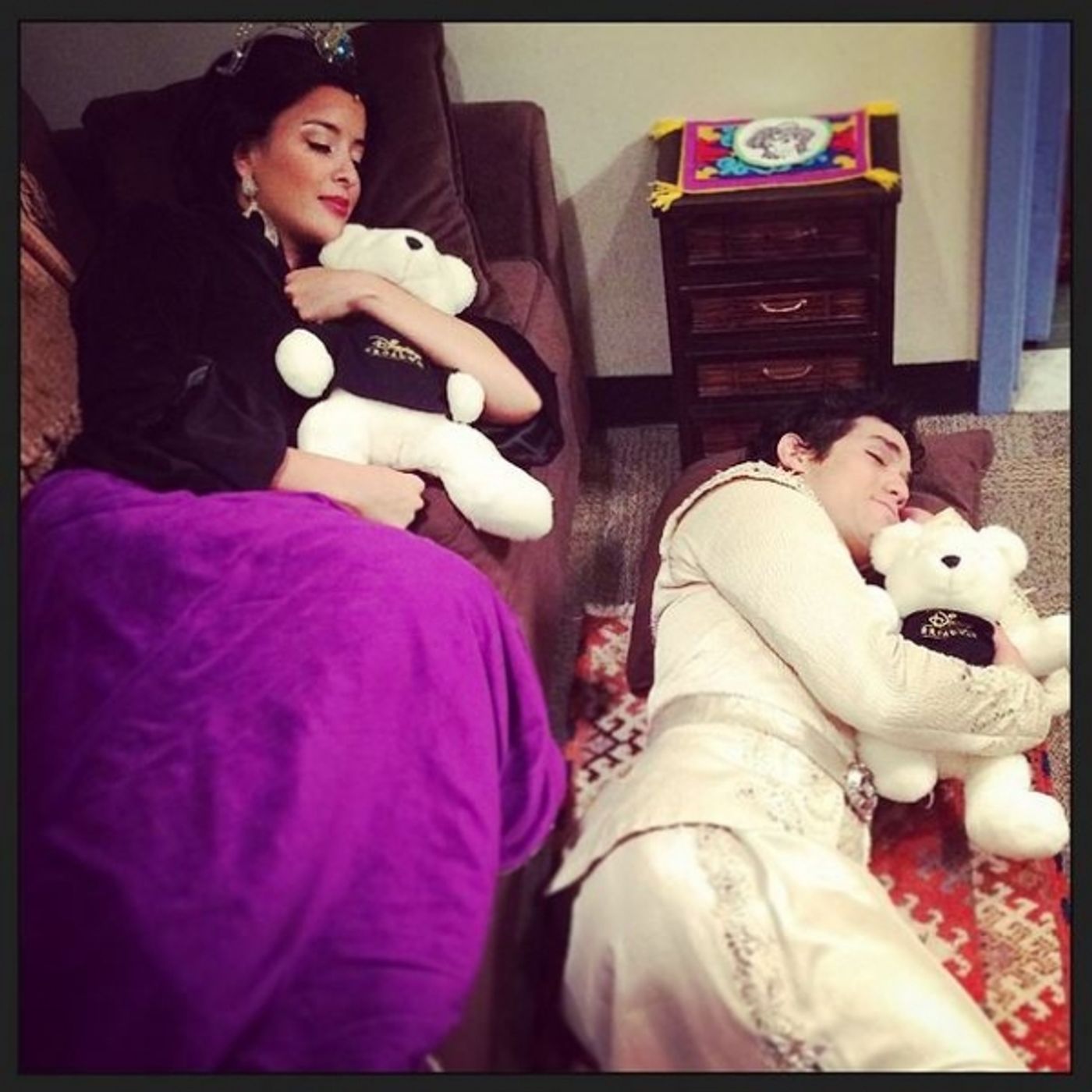 Photo Flash: Saturday Intermission Pics October 4 - Part 2 - ALADDIN Cast Cuddles with Teddy Bears, and More  Image