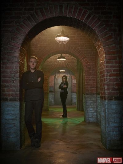  Iain De Caestecker and Elizabeth Henstridge Photo