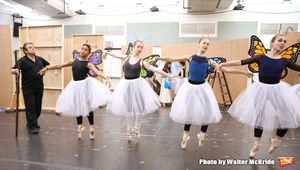 Michael McCormick  with dancers   Photo