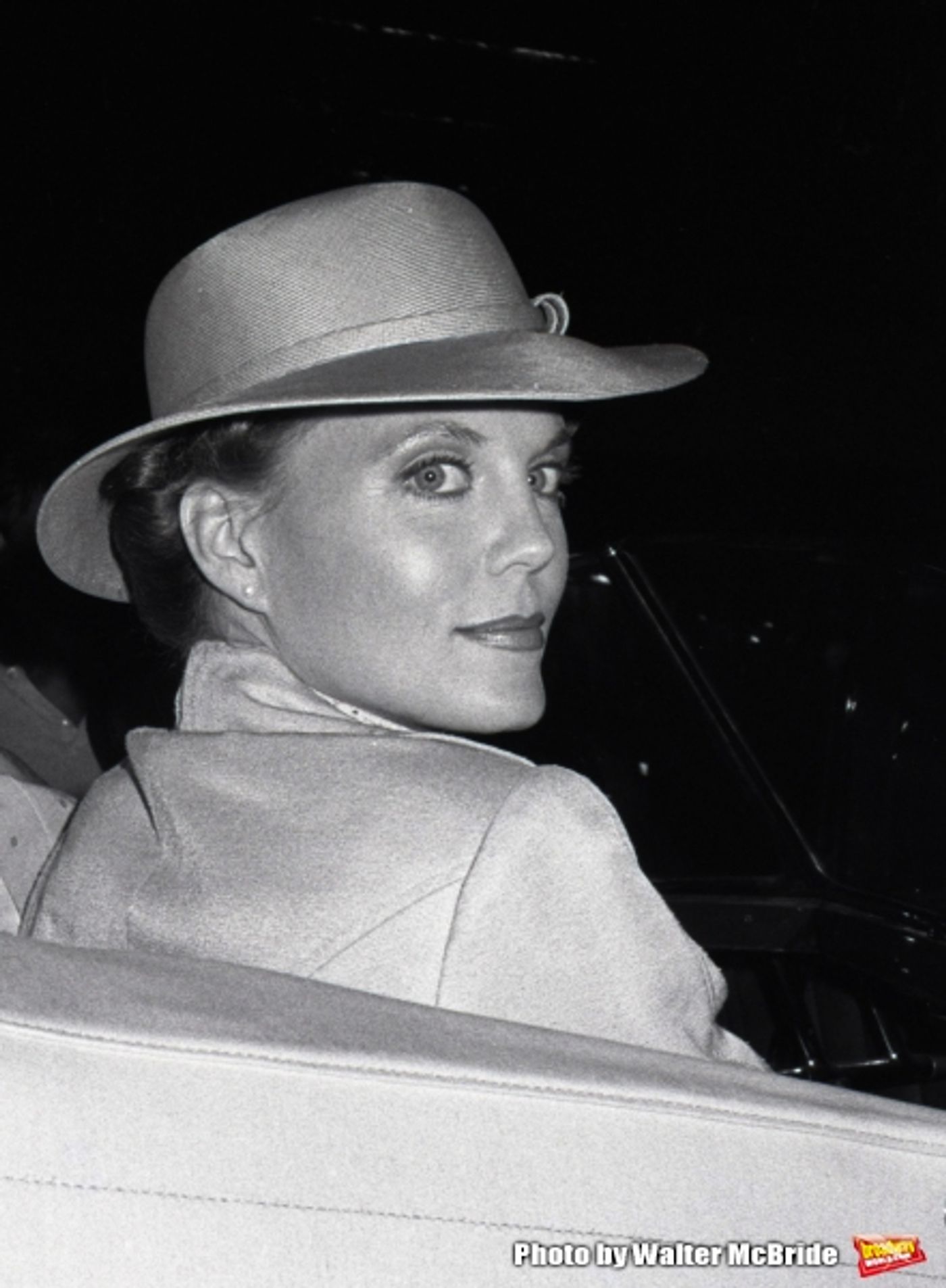 Photo Blast from Past: On the Set with ANNIE Cast in 1982  Image