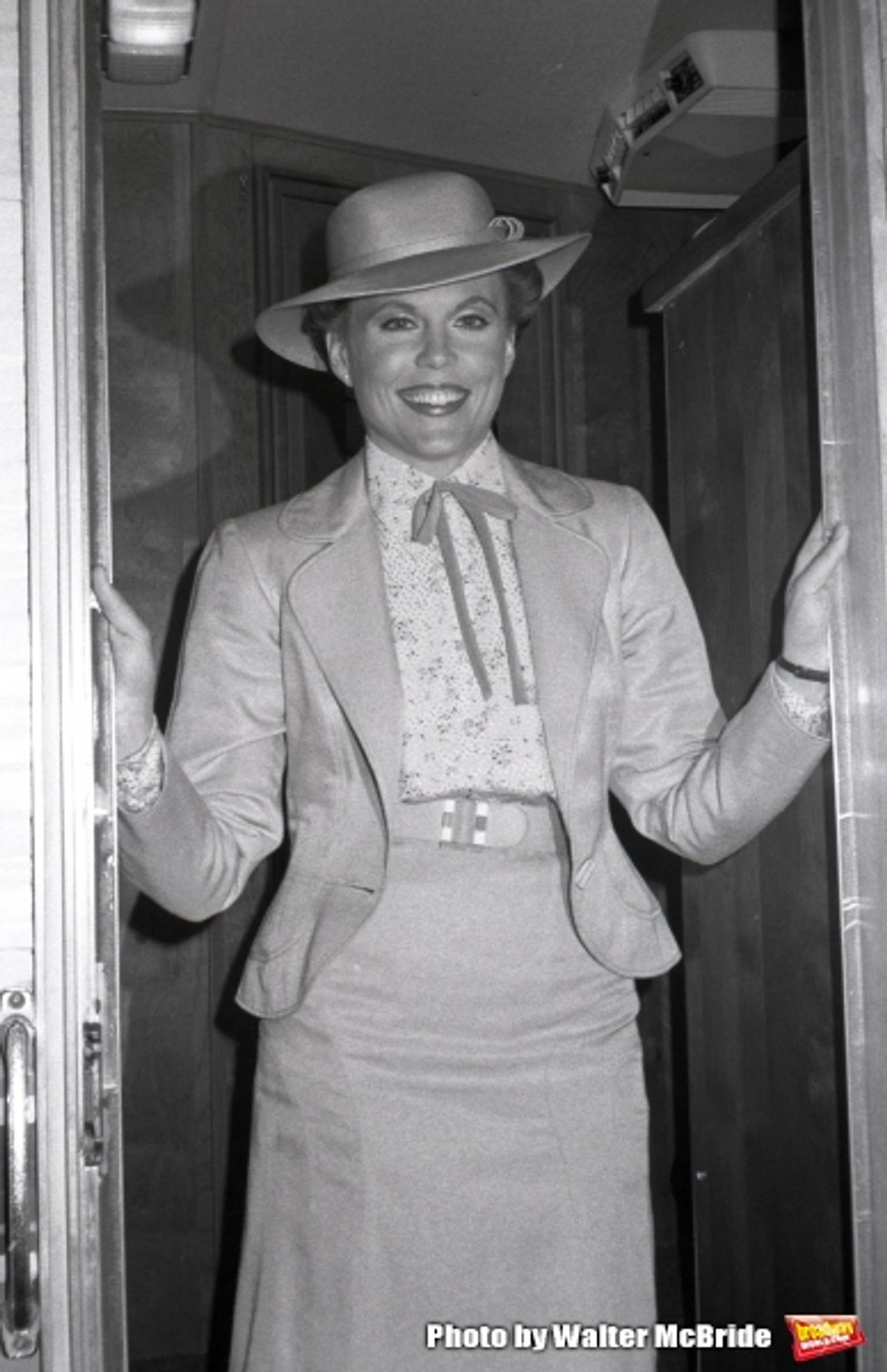 Photo Blast from Past: On the Set with ANNIE Cast in 1982  Image