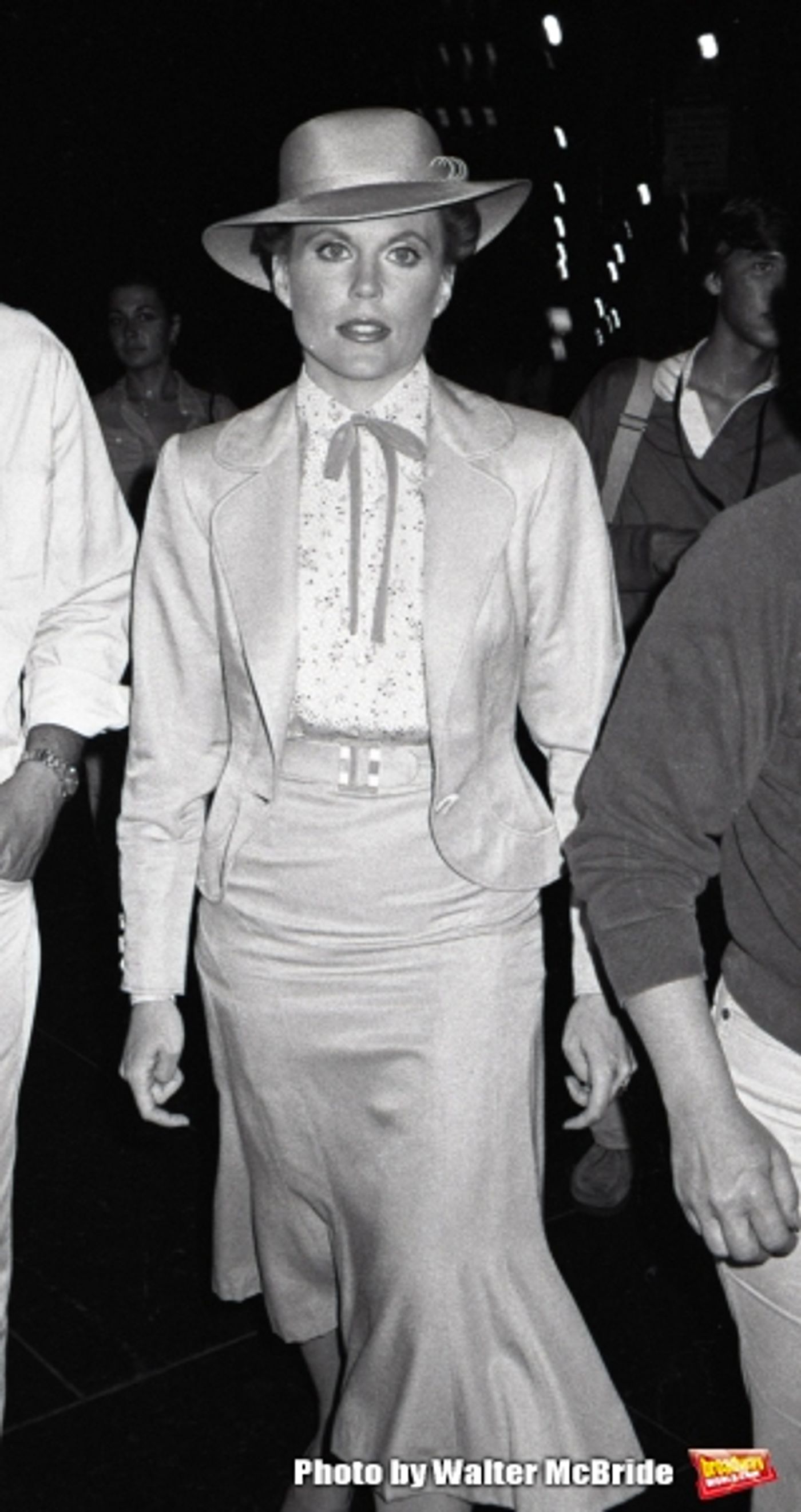 Photo Blast from Past: On the Set with ANNIE Cast in 1982  Image