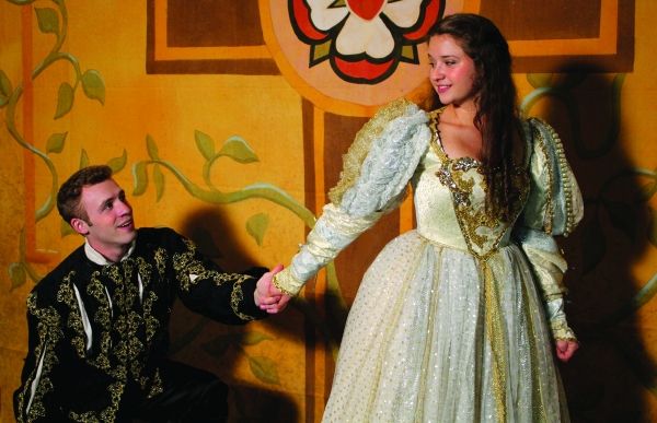Casey Leach (Romeo) and Laura Plyler (Juliet) Photo
