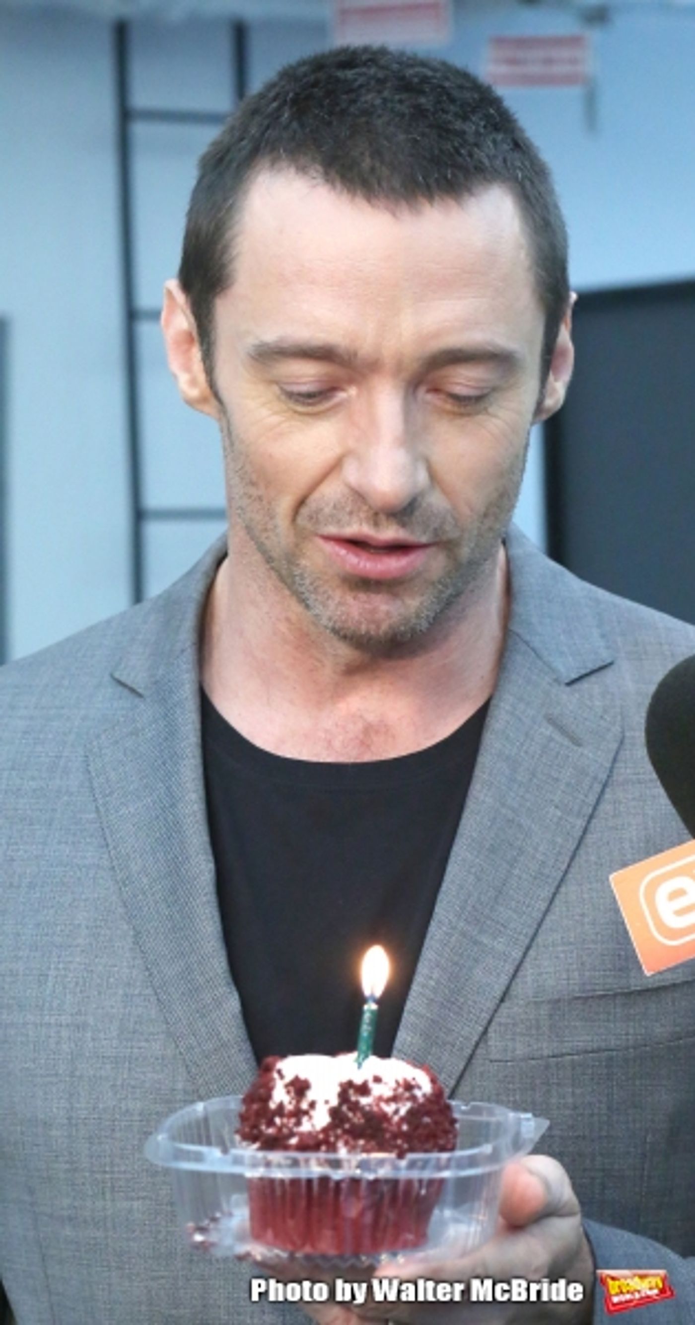 Photo Coverage: EXTRA Delivers Hugh Jackman a Birthday Cupcake!  Image
