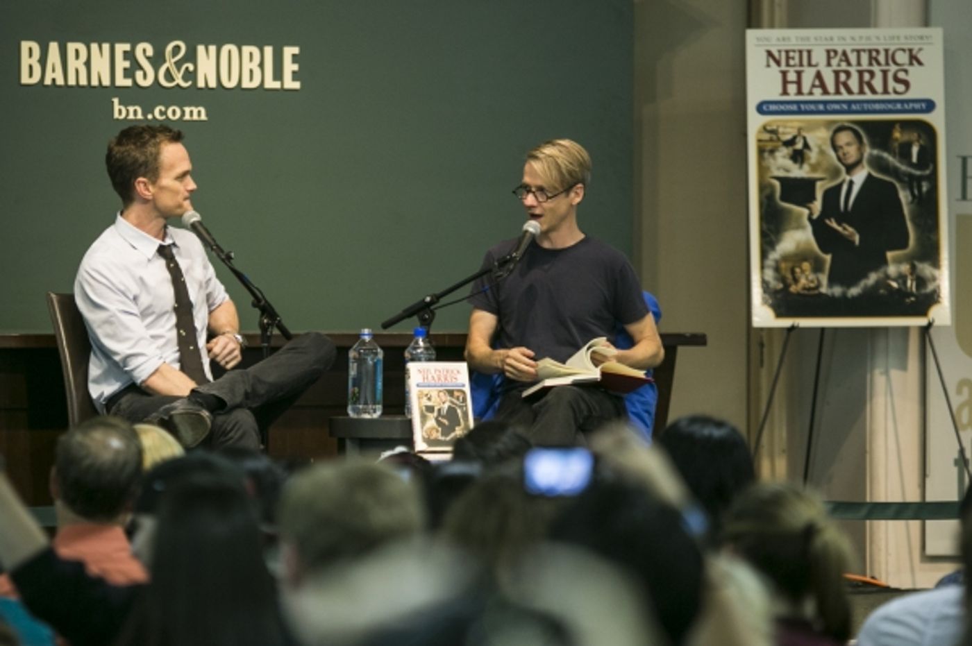 Photo Coverage: Neil Patrick Harris Signs CHOOSE YOUR OWN AUTOBIOGRAPHY at Barnes & Noble!  Image