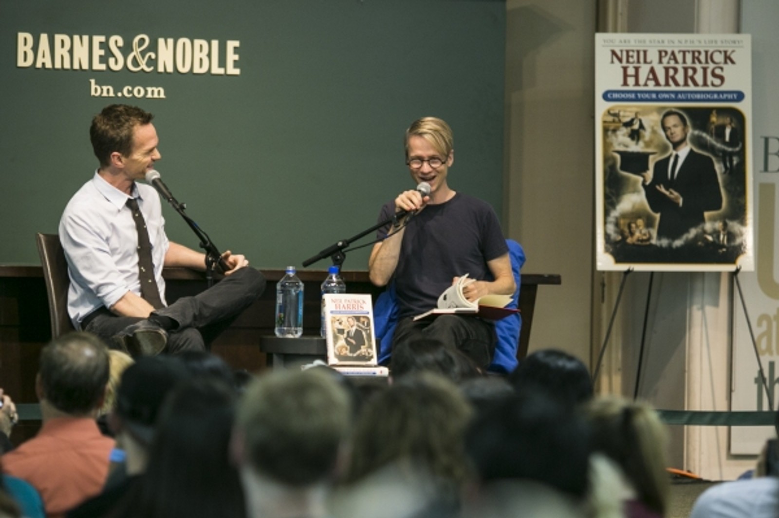 Photo Coverage: Neil Patrick Harris Signs CHOOSE YOUR OWN AUTOBIOGRAPHY at Barnes & Noble! — photo 3 of 4