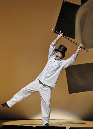 Anthony Roth Costanzo  Photo