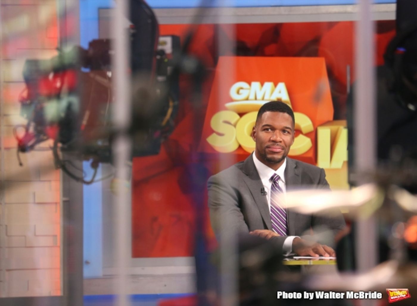 Photo Coverage: On the Set of GOOD MORNING AMERICA with Michael Strahan  Image