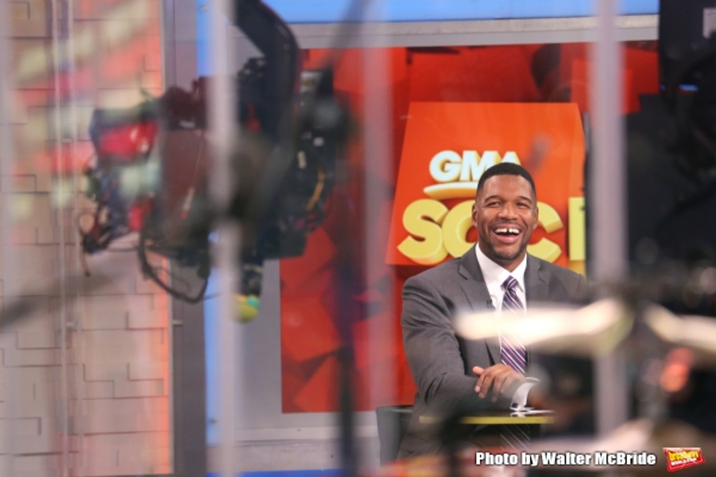 Photo Coverage: On the Set of GOOD MORNING AMERICA with Michael Strahan  Image