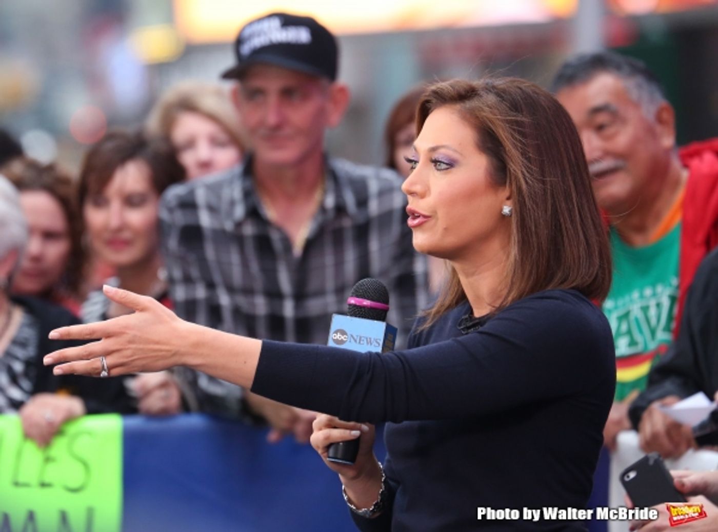 Photo Coverage: A Visit with the Cast of GOOD MORNING AMERICA Image