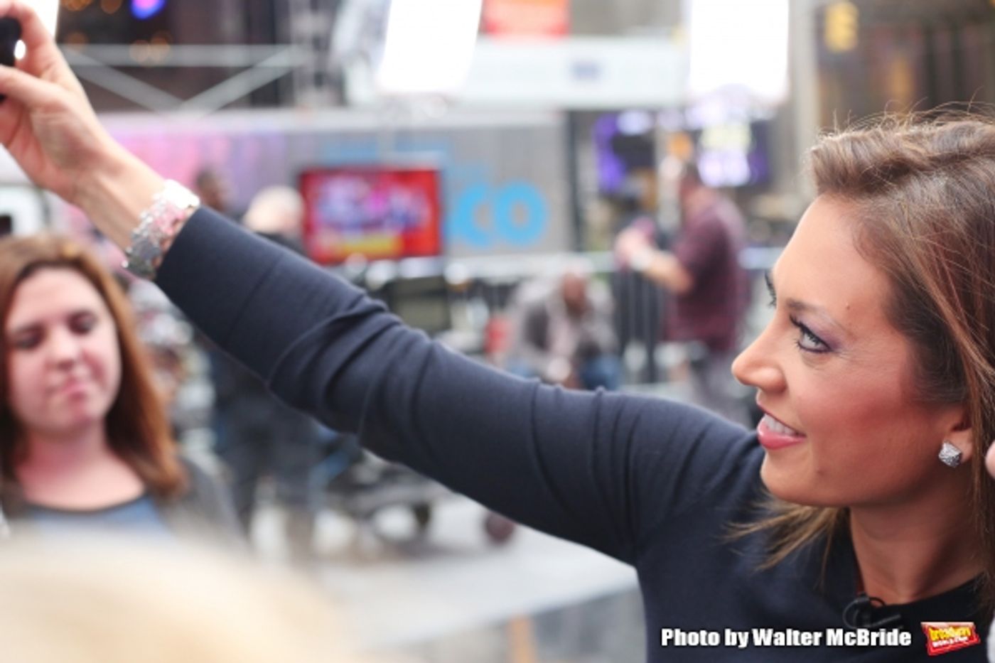 Photo Coverage: A Visit with the Cast of GOOD MORNING AMERICA Image