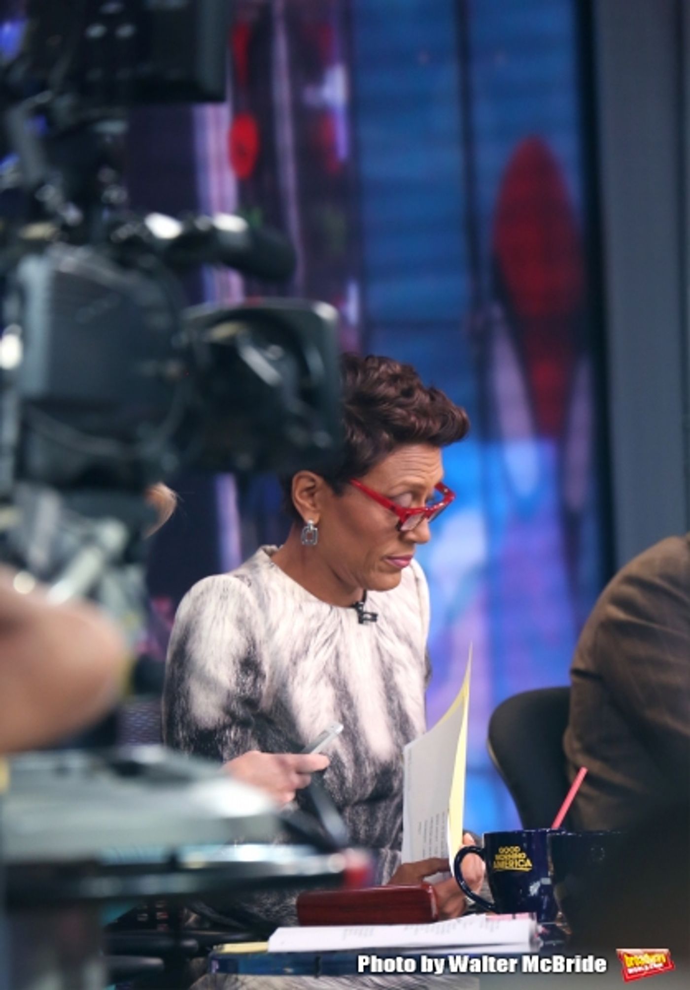 Photo Coverage: A Visit with the Cast of GOOD MORNING AMERICA Image