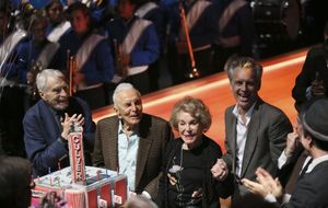 CTG Founding Artistic Director Gordon Davidson, Kirk Douglas, Anne Douglas and CTG Artistic Director Michael Ritchie @ BroadwayWorld CTG Founding Artistic Director Gordon Davidson, Kirk Douglas, Anne Douglas and CTG Ar Photo