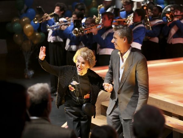 Anne Douglas waves to the crowd with CTG Artistic Director Michael Ritchie Photo