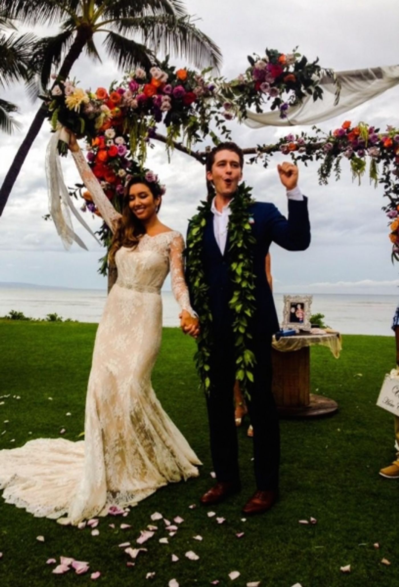 Photo Flash: Matthew Morrison & Renee Puente Marry in Maui!  Image