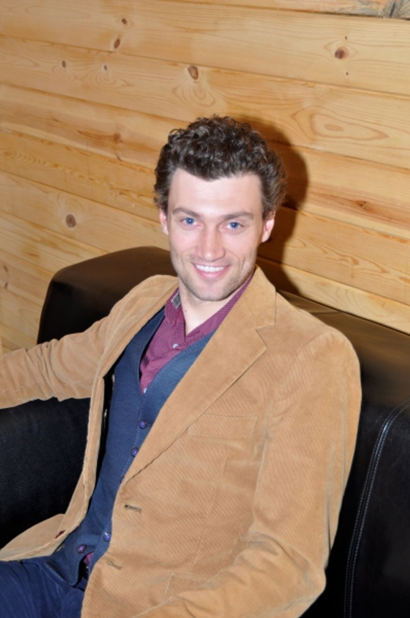 Exclusive Photo Coverage: A GENTLEMAN'S GUIDE TO LOVE AND MURDER Gets in the Holiday Spirit for Carols For A Cure Image