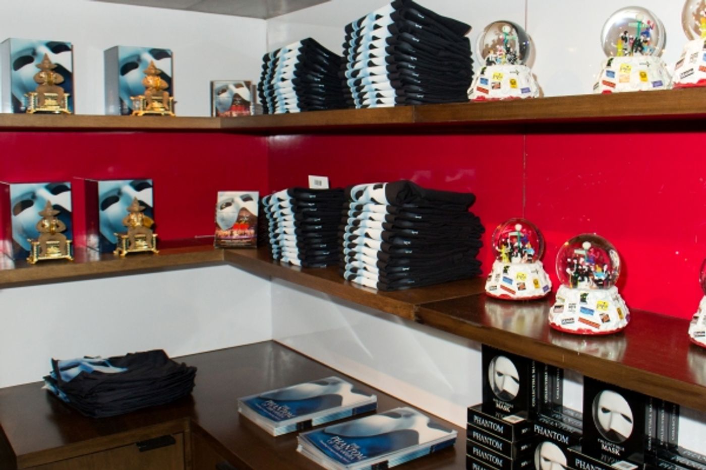 Photo Coverage: Norm Lewis and More Celebrate PHANTOM OF THE OPERA Pop-Up Shop and Gallery Opening Image
