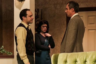 Brent Griffith as Tony Wendice, Deya Ozburn as Margot Wendice, Robert Geller as Inpec Photo