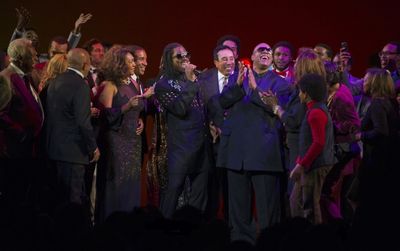 Mary Wilson, Elijah Ahmad Lewis, Smokey Robinson, Stevie Wonder & Cast Photo
