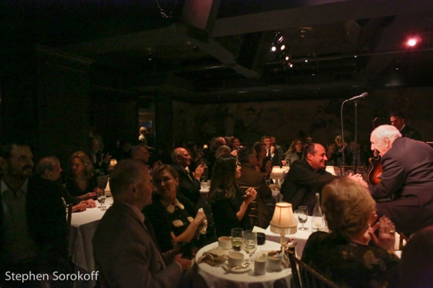 Photo Coverage: Bucky Pizzarelli Steps in for Jessica Molaskey at Cafe Carlyle  Image