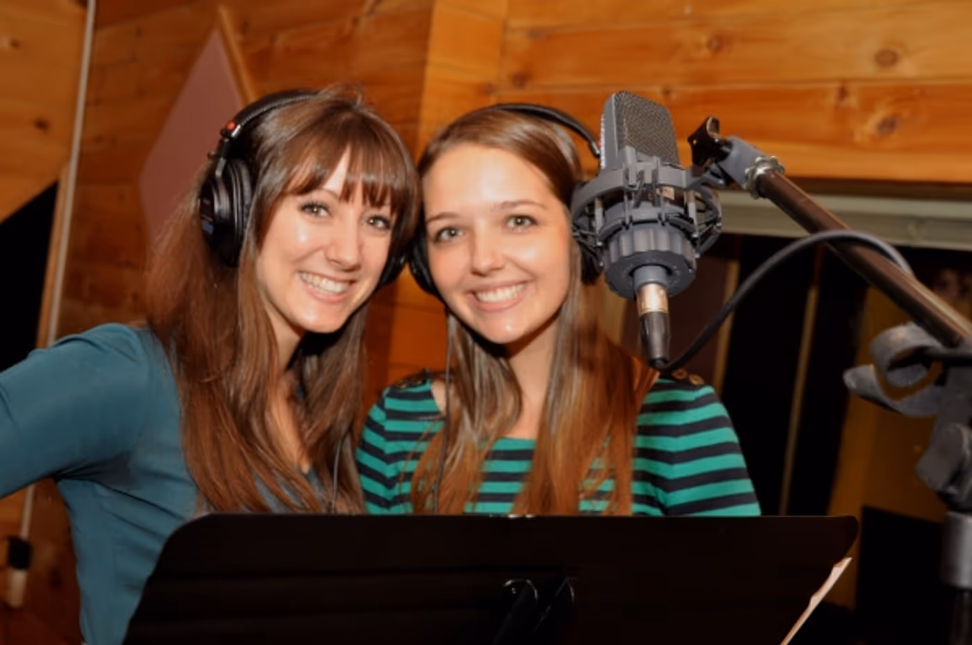 Exclusive Photo Coverage: ONCE Cast Comes A-Wassailing for Carols For A Cure! Image