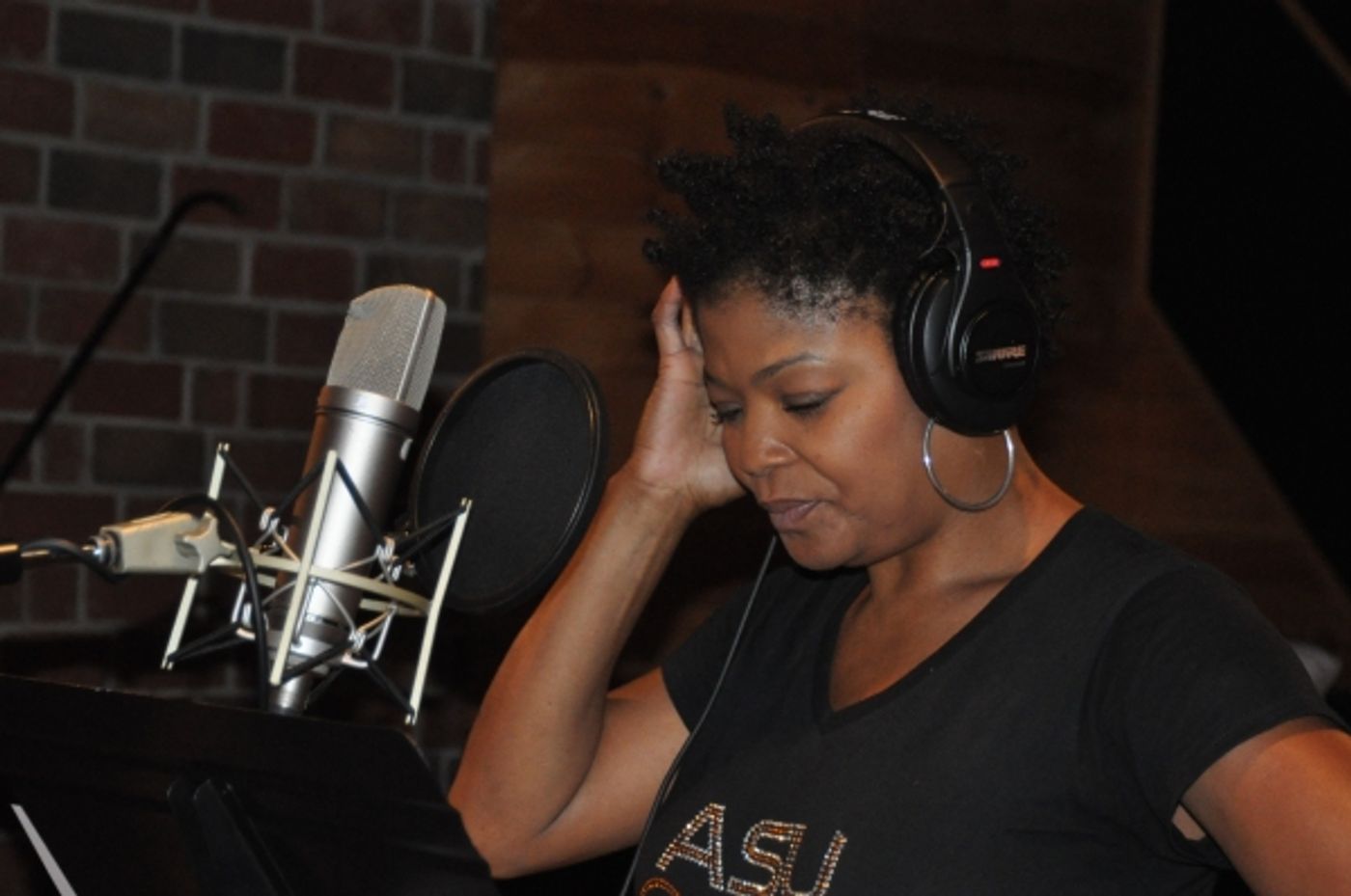 Exclusive Photo Coverage: THE LION KING Cast Sings 'O Holy Night' for Carols For A Cure Image