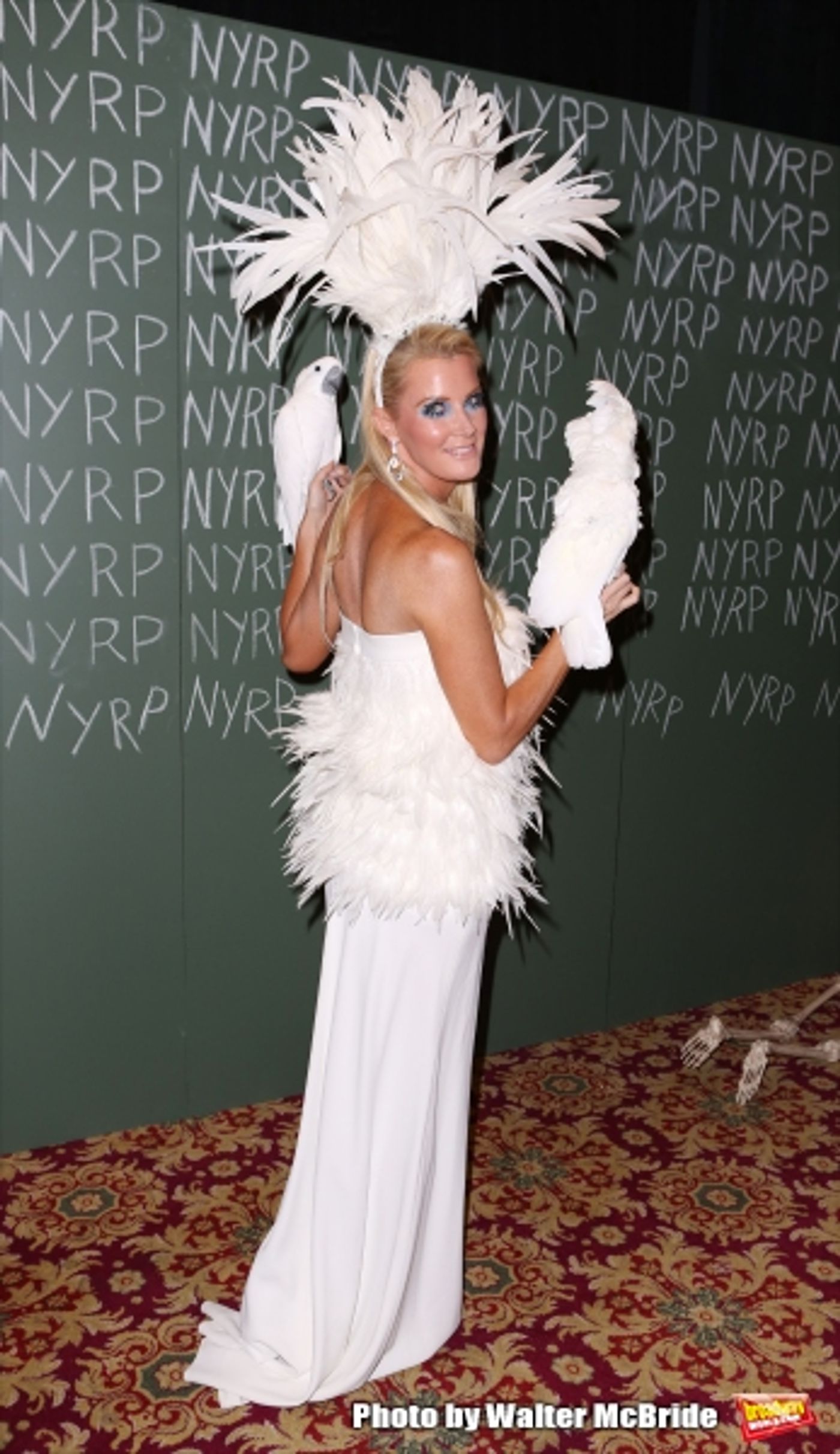 Photo Coverage: Bette Midler Hosts 19th Annual Hulaween Gala: Fellini Hulaweeni Image
