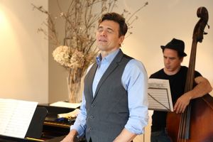 Brent Barrett with Chris North on bass Photo