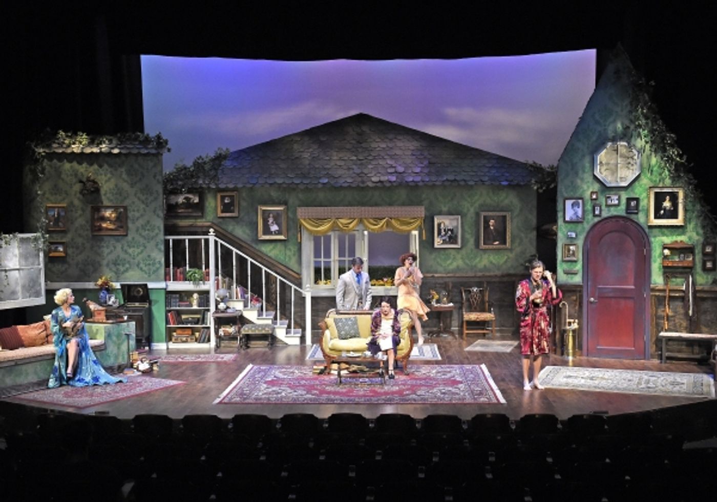 Photo Flash: First Look at THE COTTAGE, Opening Tonight at Queens Theatre  Image