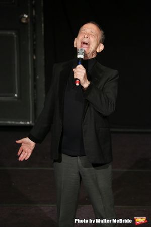 Joel Grey  Photo
