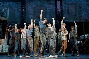Dan DeLuca & Cast of NEWSIES @ BroadwayWorld Dan DeLuca & Cast of NEWSIES Photo